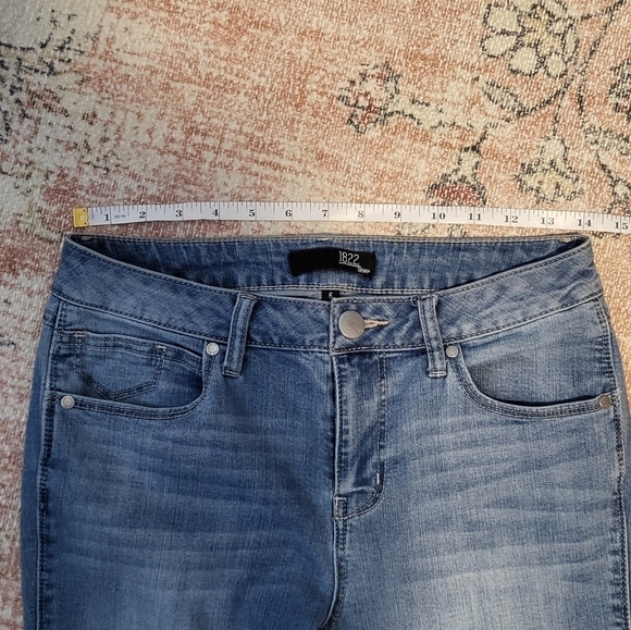1822 Denim Light Wash Frayed Hem Zip Stretchy Skinny Ankle Jeans Size 6 - Picture 3 of 12